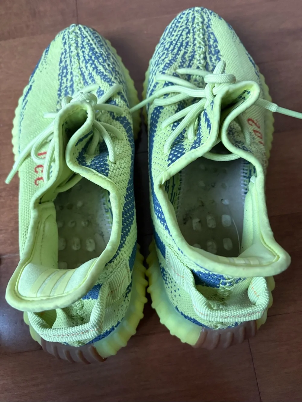 Adidas • Yeezy Boost 350 V2 • Size 10 - Picture 3 of 5